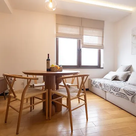 Glecer Kop, Cozy Design A5, Free Parking Garage