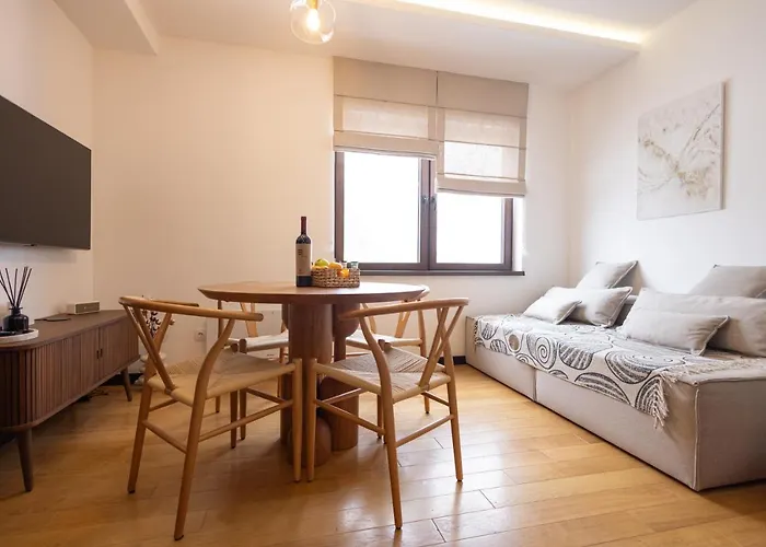 Glecer Kop, Cozy Design A5, Free Parking Garage